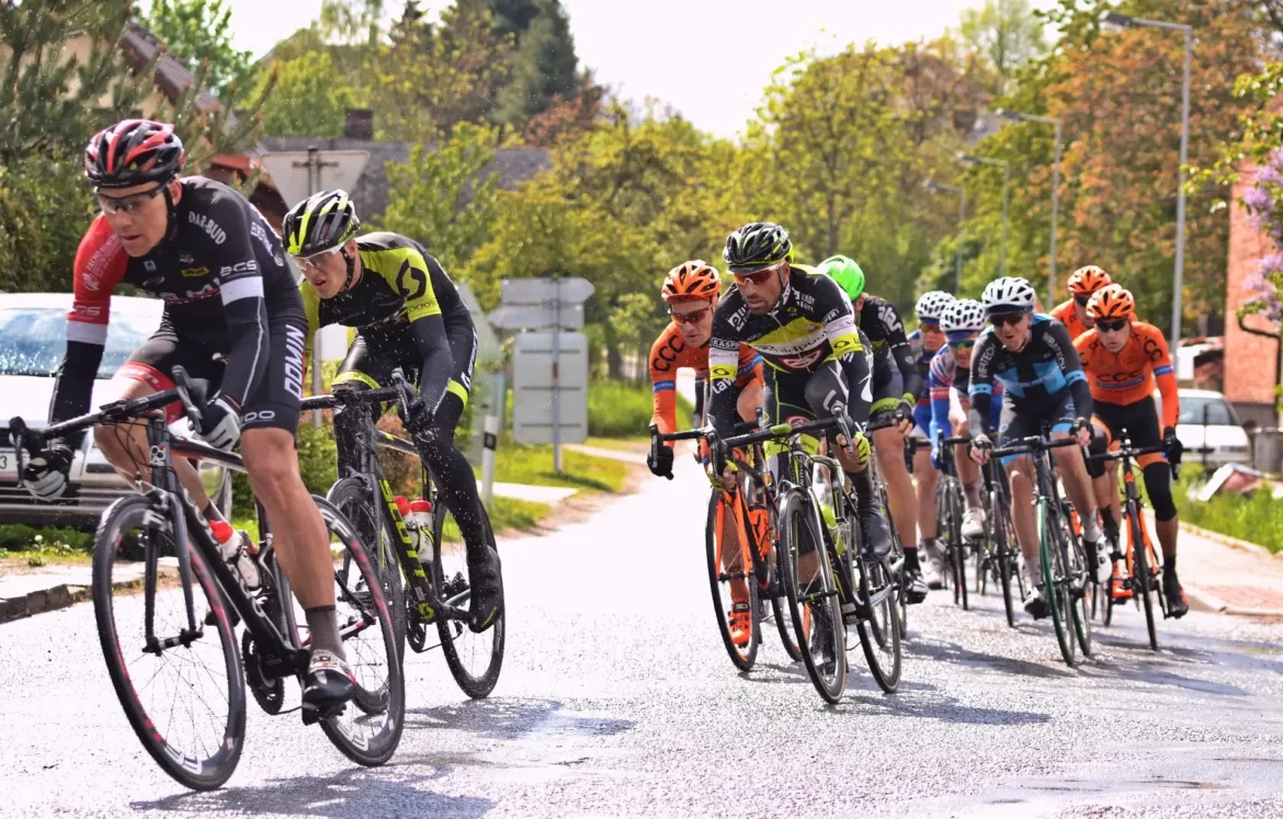 cycling-1555983_1920