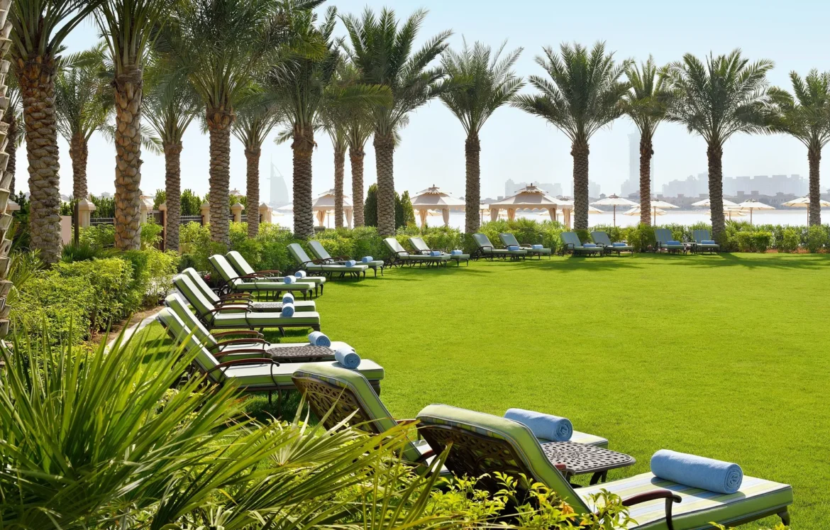 hotel-7885138_1920