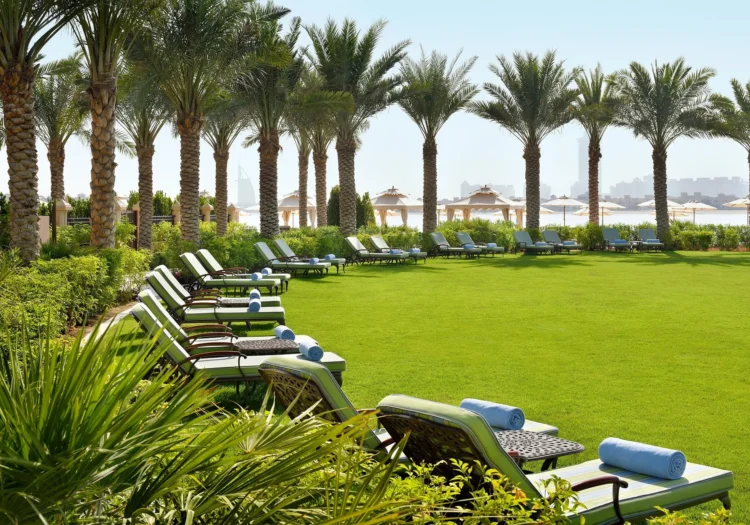 hotel-7885138_1920