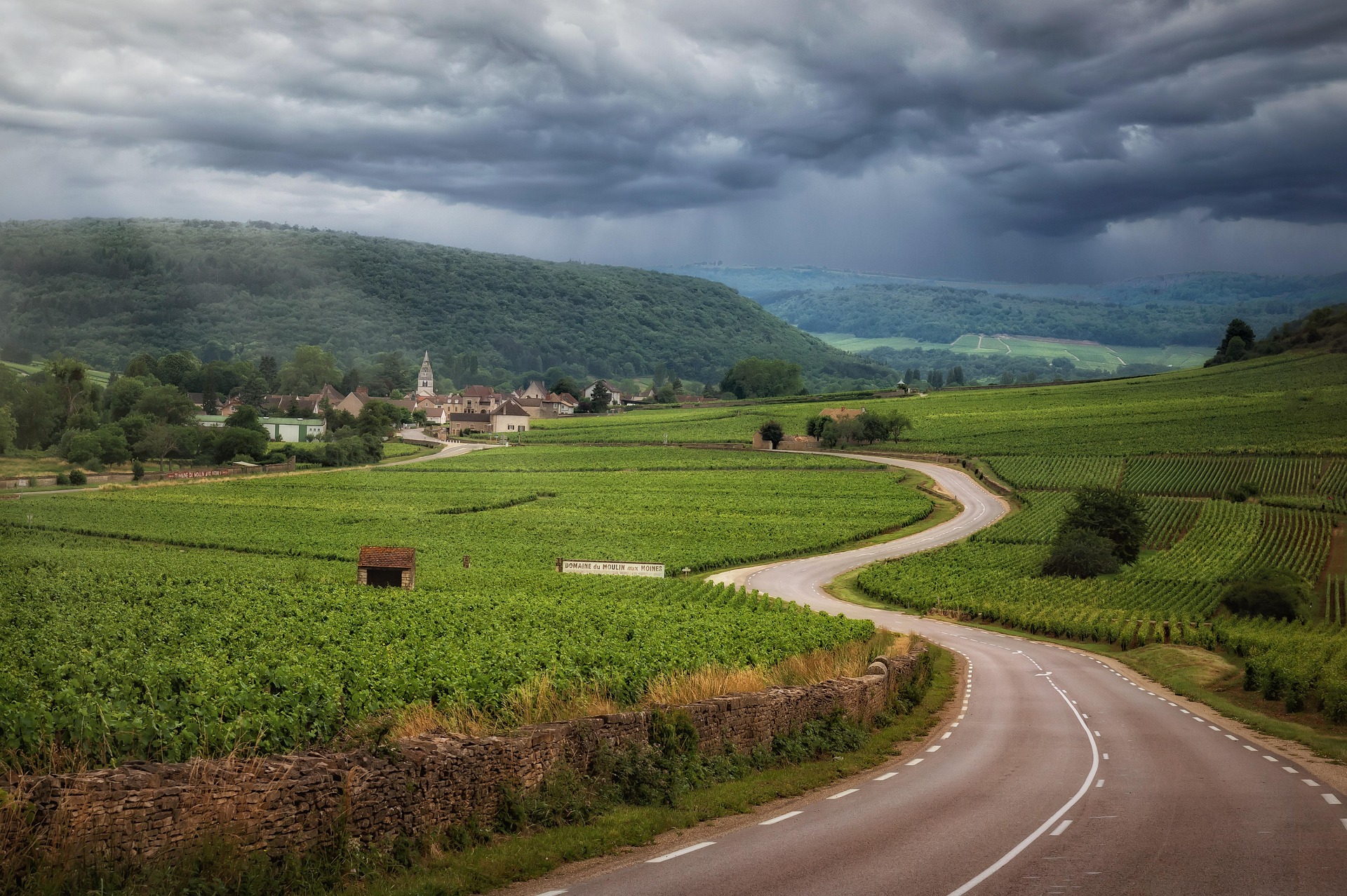road-6560656_1920